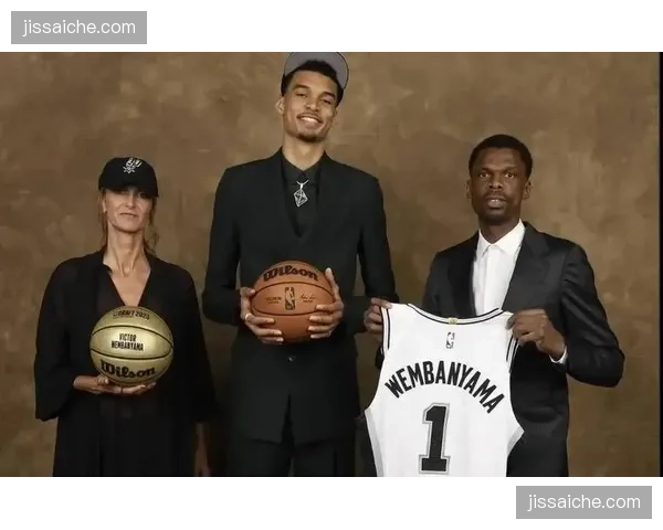 文班亚马低位触球多 高位操作结合队友跑动